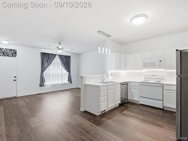 14579 Vauxhall Drive, Sterling Heights, MI 48313