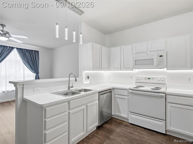 14579 Vauxhall Drive, Sterling Heights, MI 48313