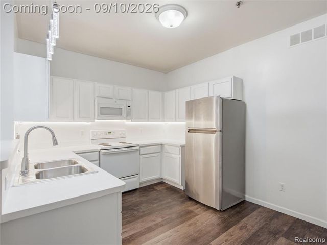 14579 Vauxhall Drive, Sterling Heights, MI 48313