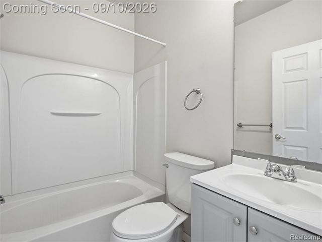 14579 Vauxhall Drive, Sterling Heights, MI 48313
