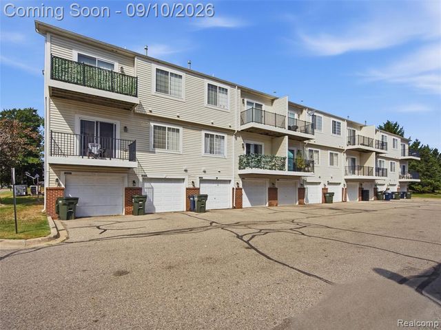14579 Vauxhall Drive, Sterling Heights, MI 48313