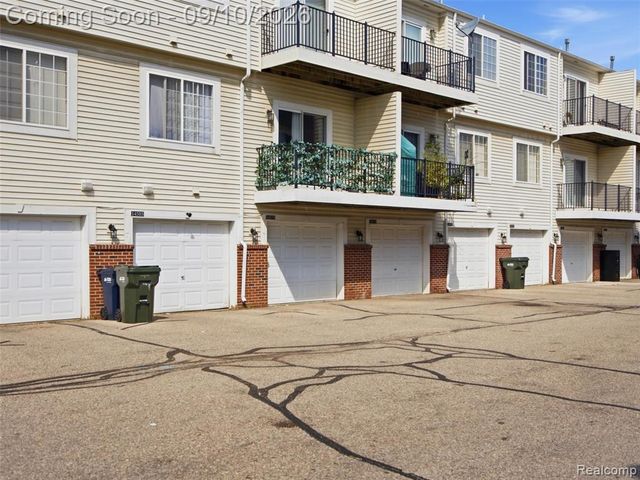 14579 Vauxhall Drive, Sterling Heights, MI 48313