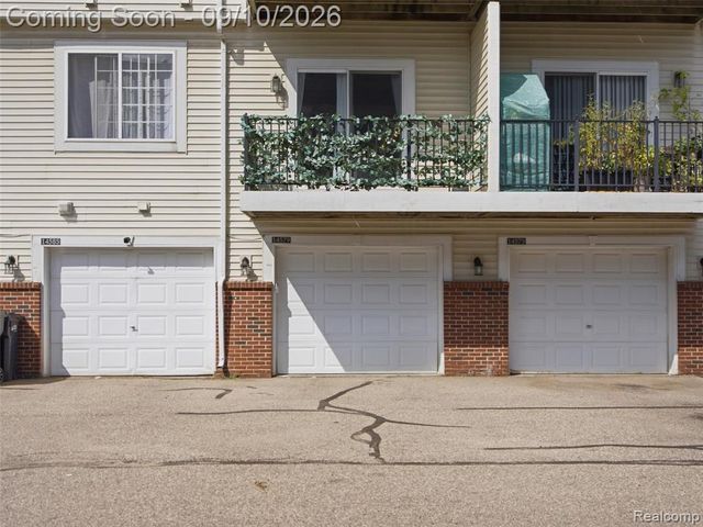 14579 Vauxhall Drive, Sterling Heights, MI 48313