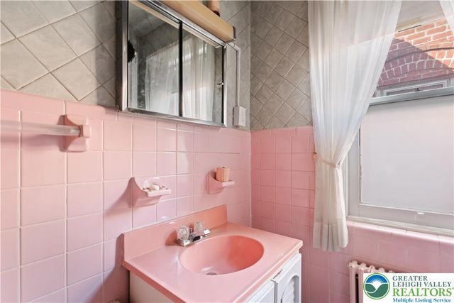 535 North Front Street, Allentown City, PA 18102