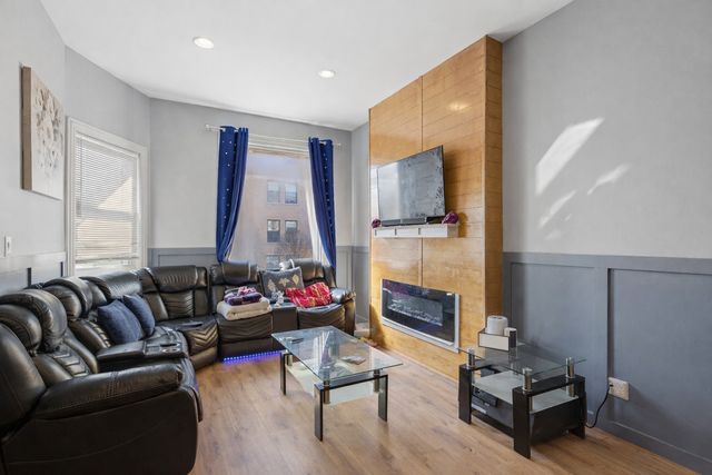 4411 S Calumet Avenue, Chicago, IL 60653