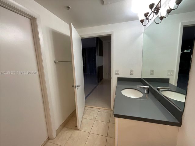 90 SW 3rd Street 3910, Miami, FL 33130