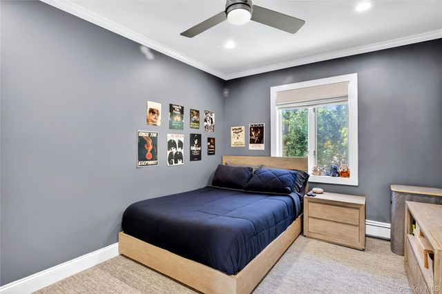16 Cherrywood Lane, Port Washington, NY 11050