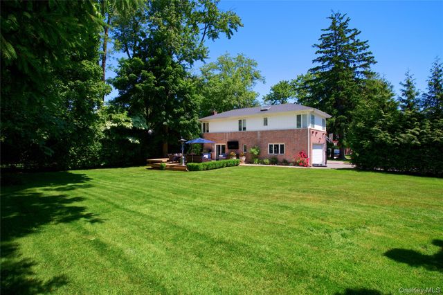 16 Cherrywood Lane, Port Washington, NY 11050