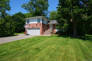 16 Cherrywood Lane, Port Washington, NY 11050