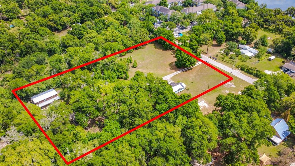 Image 1 of property listing at 806 S LAKE PLEASANT ROAD, Apopka, FL 32703