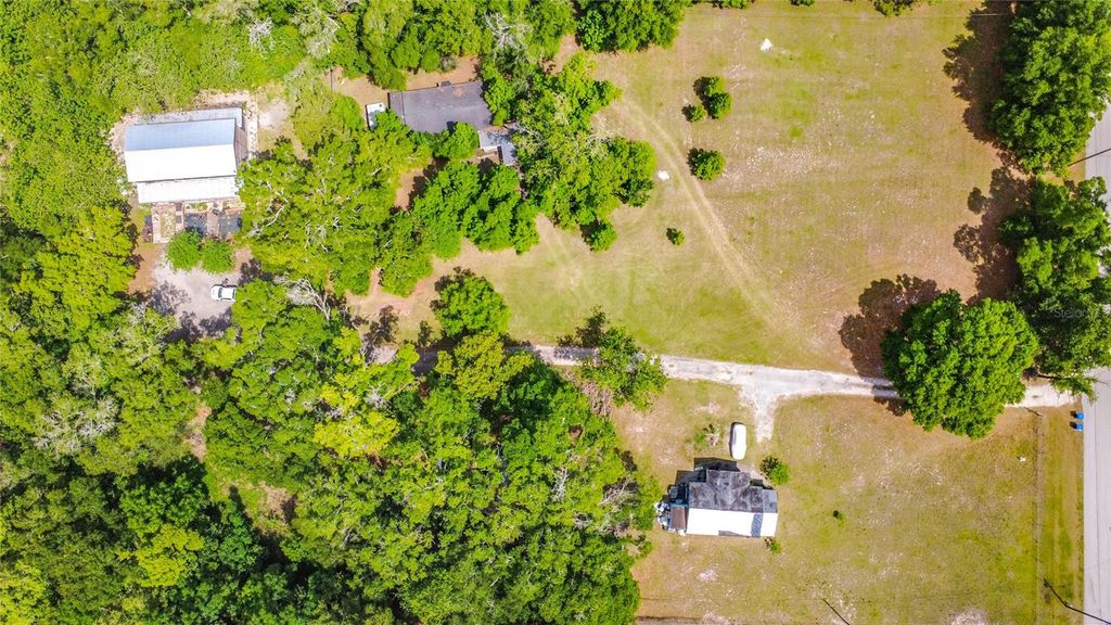 Image 13 of property listing at 806 S LAKE PLEASANT ROAD, Apopka, FL 32703