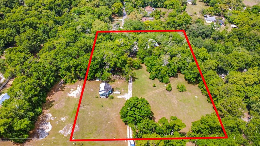 Image 3 of property listing at 806 S LAKE PLEASANT ROAD, Apopka, FL 32703