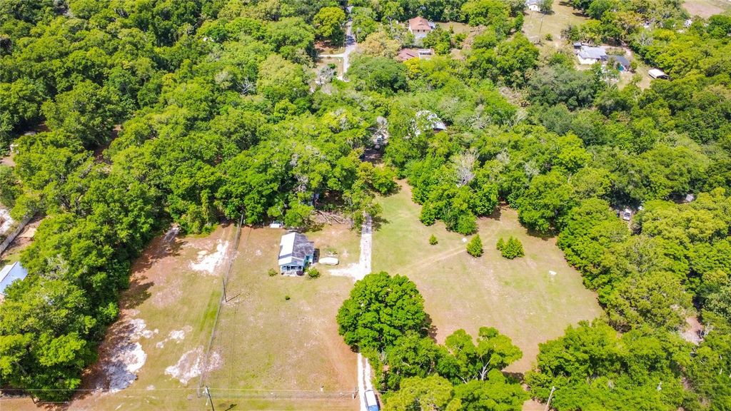 Image 5 of property listing at 806 S LAKE PLEASANT ROAD, Apopka, FL 32703