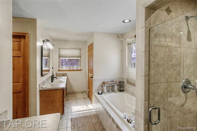 6417 Foxhollow Court, East China, MI 48054