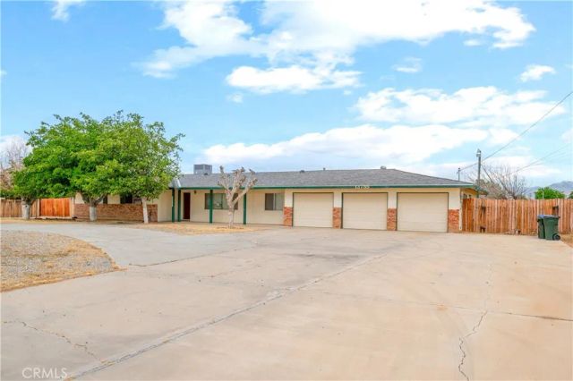 13755 Mohawk Rd, Apple Valley, CA 92307