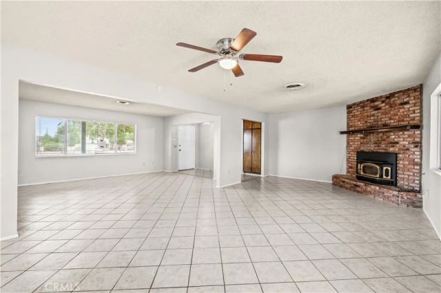 13755 Mohawk Rd, Apple Valley, CA 92307