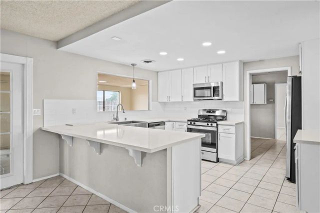 13755 Mohawk Rd, Apple Valley, CA 92307