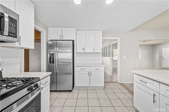 13755 Mohawk Rd, Apple Valley, CA 92307