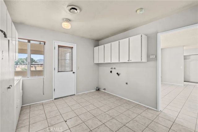 13755 Mohawk Rd, Apple Valley, CA 92307