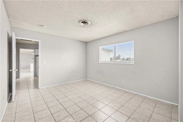 13755 Mohawk Rd, Apple Valley, CA 92307