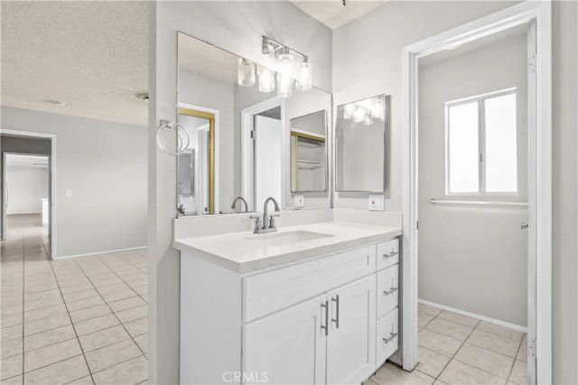 13755 Mohawk Rd, Apple Valley, CA 92307