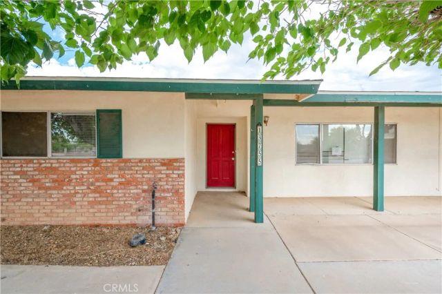 13755 Mohawk Rd, Apple Valley, CA 92307