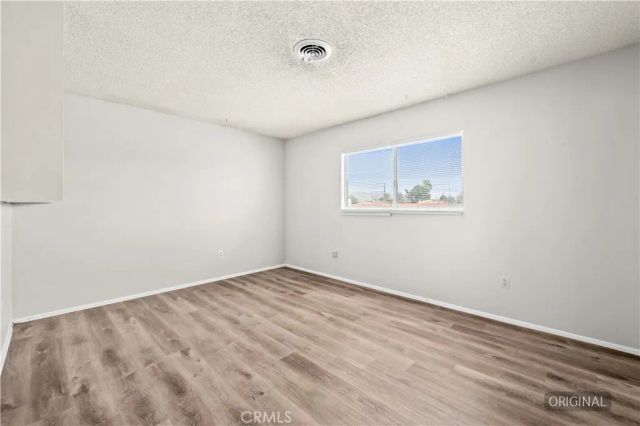 13755 Mohawk Rd, Apple Valley, CA 92307