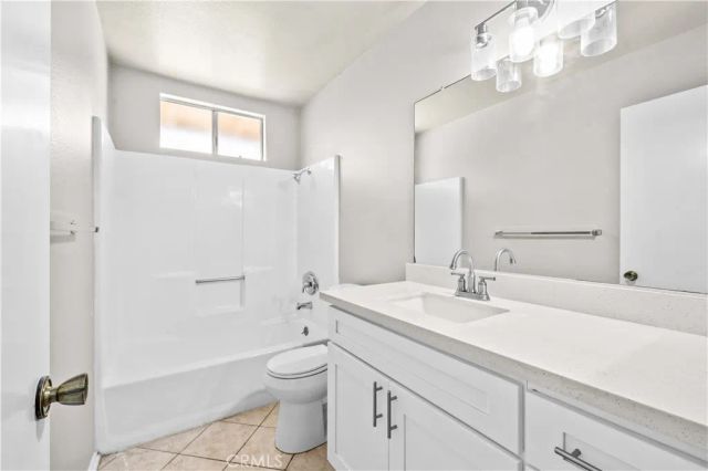 13755 Mohawk Rd, Apple Valley, CA 92307