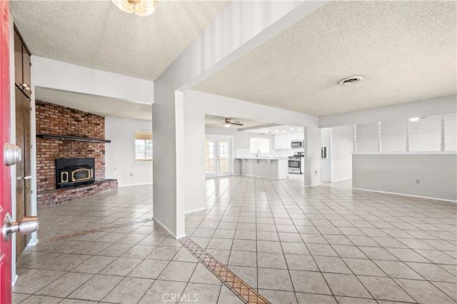 13755 Mohawk Rd, Apple Valley, CA 92307