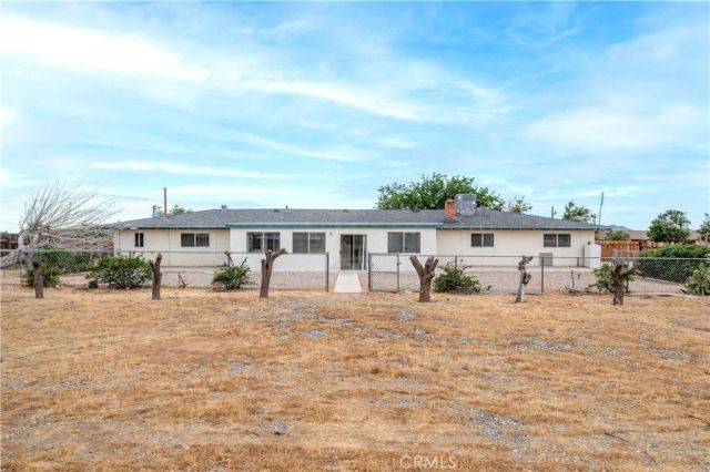 13755 Mohawk Rd, Apple Valley, CA 92307