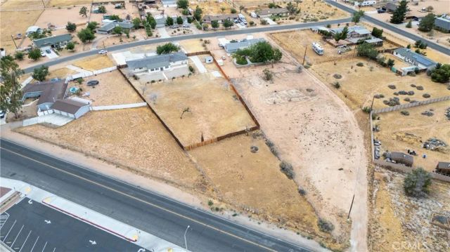 13755 Mohawk Rd, Apple Valley, CA 92307