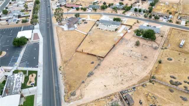 13755 Mohawk Rd, Apple Valley, CA 92307