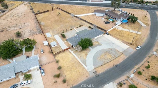13755 Mohawk Rd, Apple Valley, CA 92307