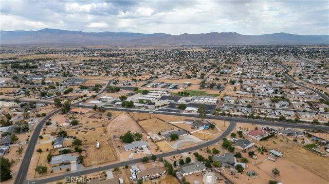 13755 Mohawk Rd, Apple Valley, CA 92307