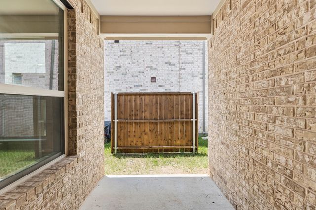 1104 Milfoil Drive, Justin, TX 76247