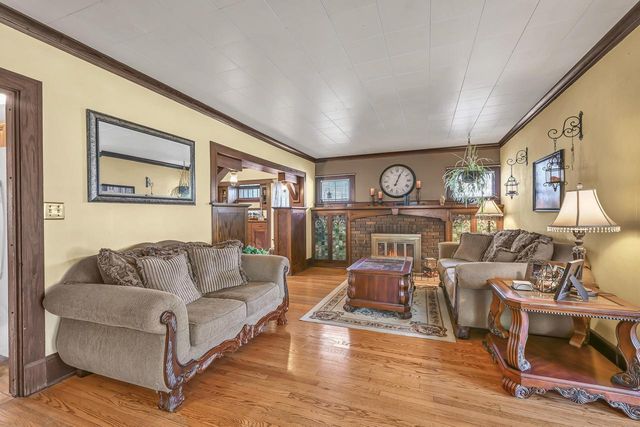 415 College AVENUE, Waukesha, WI 53186