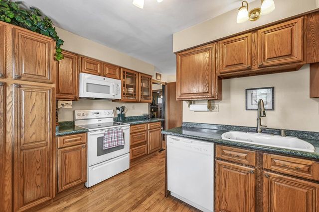 415 College AVENUE, Waukesha, WI 53186