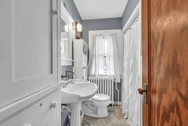 415 College AVENUE, Waukesha, WI 53186