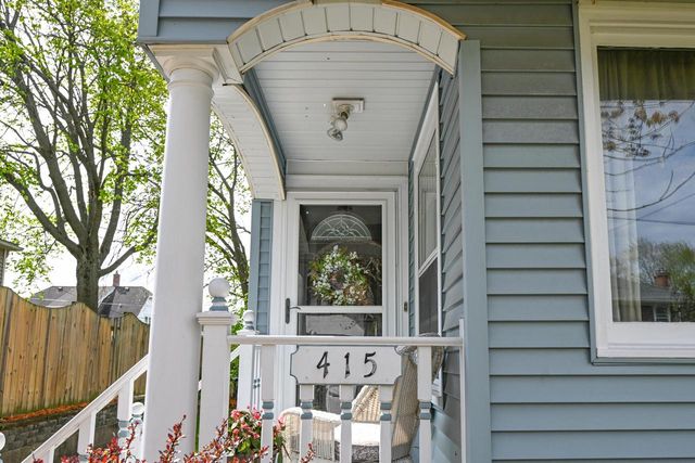 415 College AVENUE, Waukesha, WI 53186