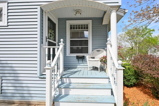 415 College AVENUE, Waukesha, WI 53186