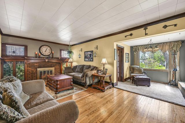 415 College AVENUE, Waukesha, WI 53186