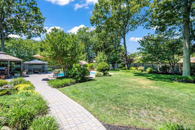 32 Westmoylan Lane, Coram, NY 11727