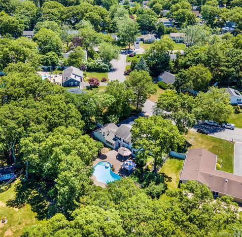 32 Westmoylan Lane, Coram, NY 11727