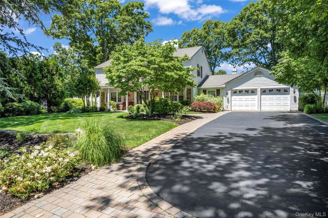 32 Westmoylan Lane, Coram, NY 11727