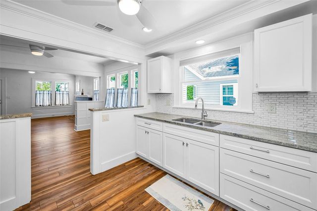 1100 35TH AVENUE N, St Petersburg, FL 33704