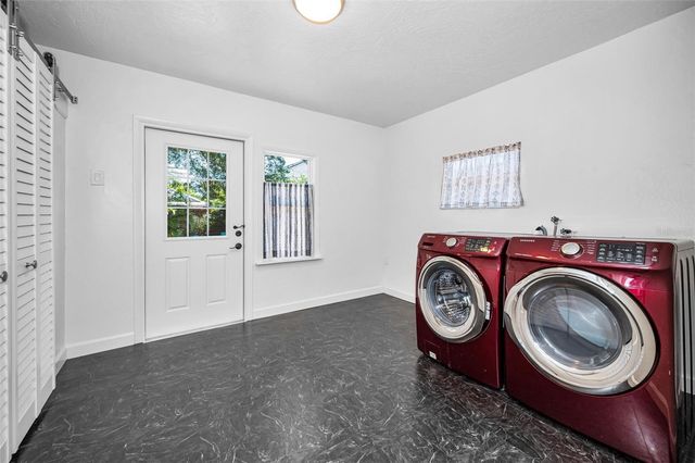 1100 35TH AVENUE N, St Petersburg, FL 33704