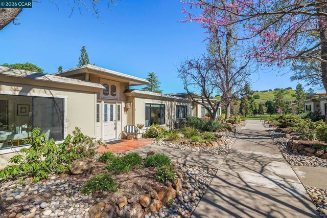 2300 Tice Creek Dr 2, Walnut Creek, CA 94595