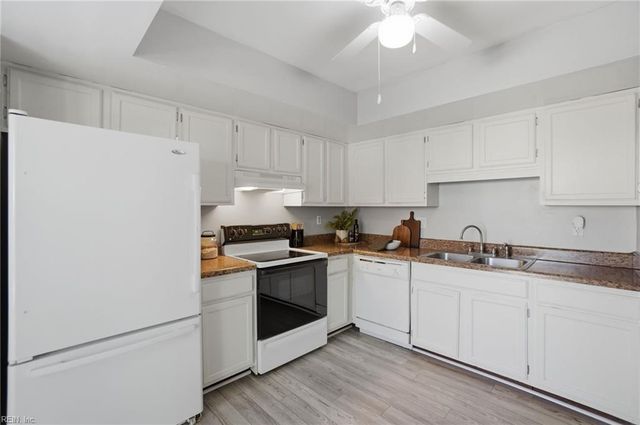 718 Woodbox DR, Virginia Beach, VA 23462