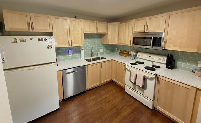 26 10th Street W 402, Saint Paul, MN 55102
