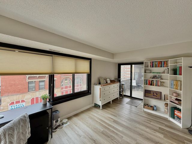 26 10th Street W 402, Saint Paul, MN 55102